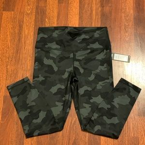 NWT Yogalicious Green Camo Yoga Pant size XL